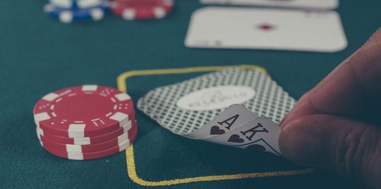 Aplikasi TKP77 tampilan antarmuka mobile Android iOS taruhan olahraga slot permainan online Indonesia
